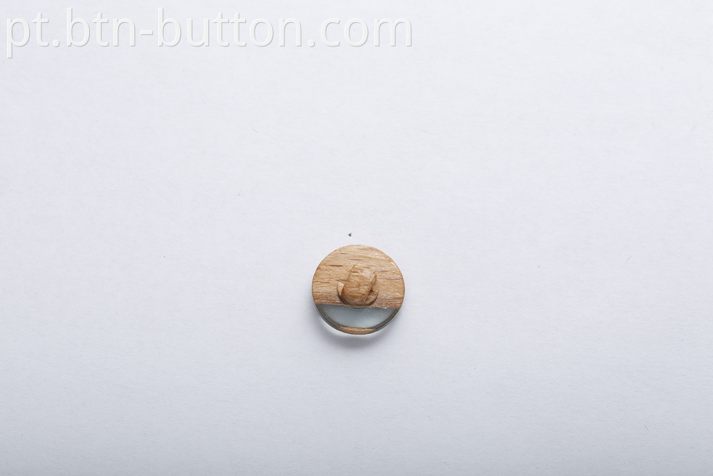 Normal size wooden buttons with patterns